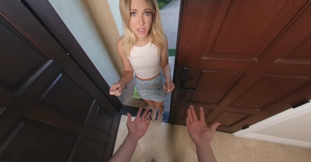 Blonde Apologizes for Her Cat's Scratches screenshot 7