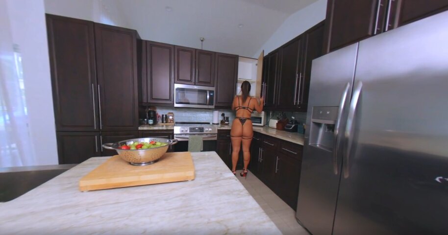 She Wants Him While You Watch screenshot 1